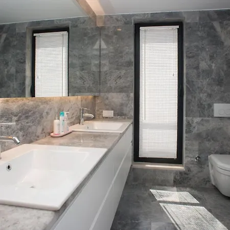 White House Villa *