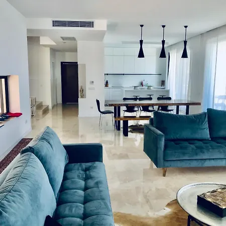 Villa White House