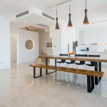 Villa White House