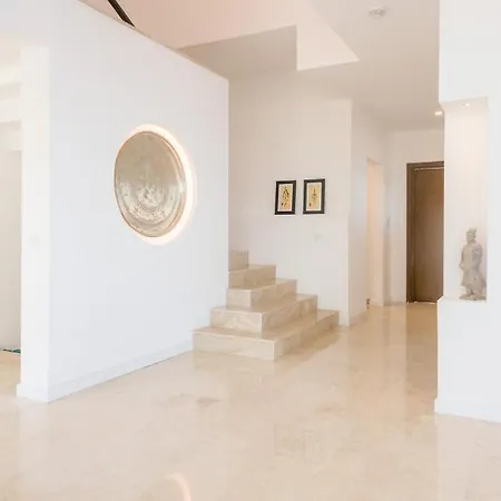 White House Villa *